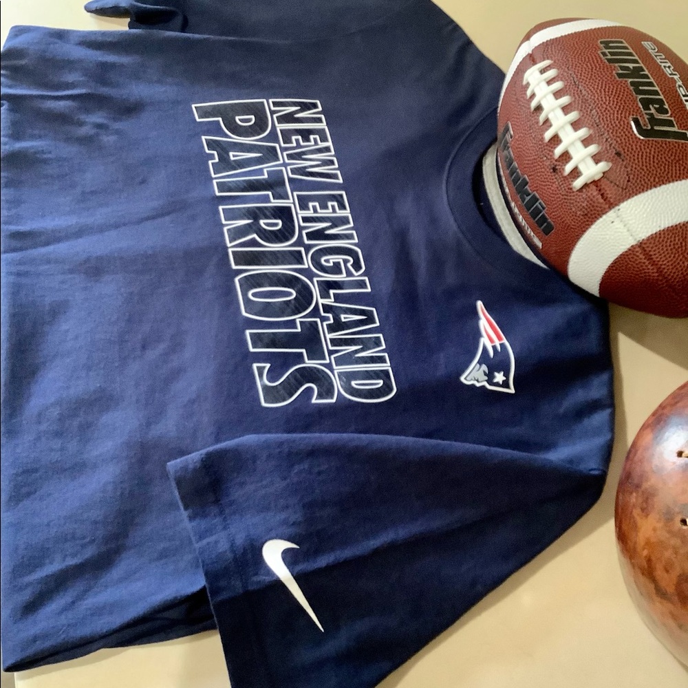 NFL New England Patriots Nike Shirt NWOT